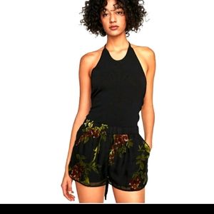 ✨HP✨Zara Floral Velvet black shorts